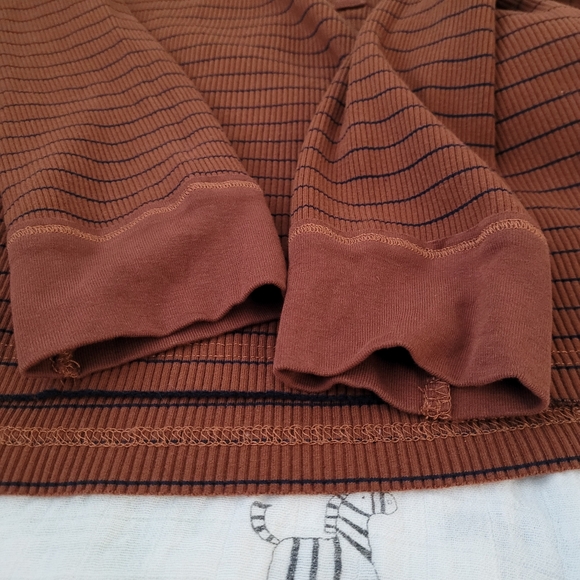 In Loom long sleeves top in rusty brown with blue stripes size small - Picture 9 of 9